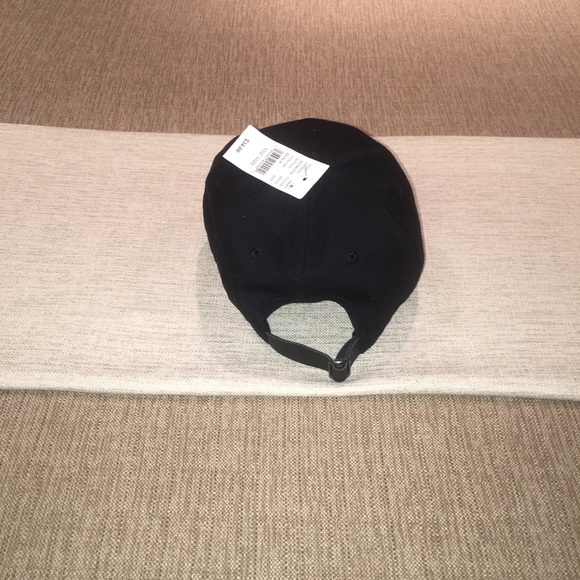 Guess Cap - Picture 6 of 6